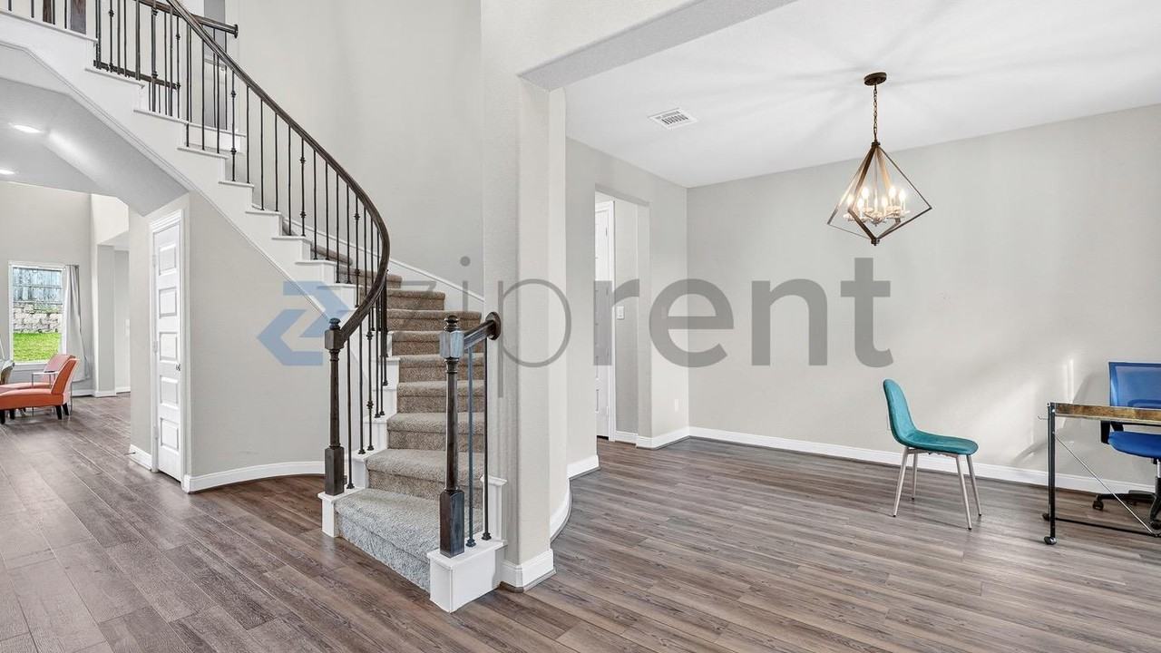 17685 Martin Creek Ln - Photo 6 of 36