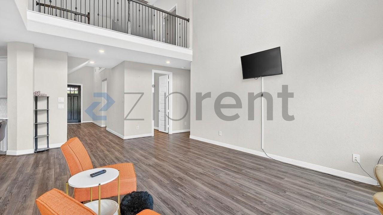 17685 Martin Creek Ln - Photo 6 of 35