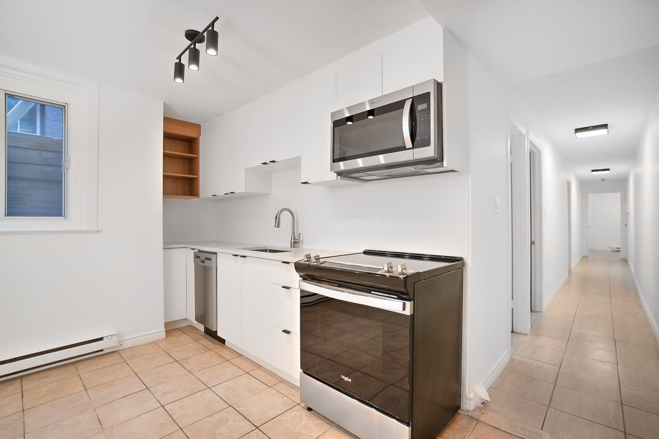 2112 Av Claremont — photo 1