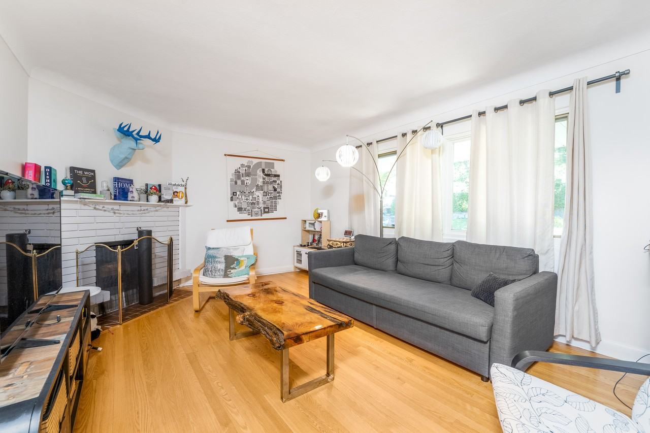 400 Apple Tree Lane - Photo 4 of 26