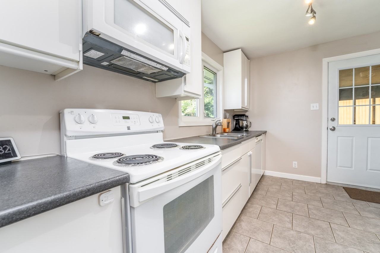 400 Apple Tree Lane - Photo 7 of 26