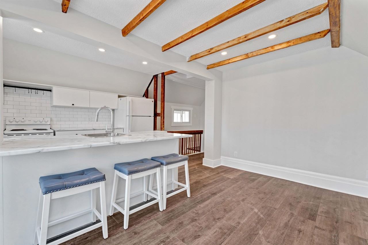 137 Carruthers Ave - Photo 2 of 10