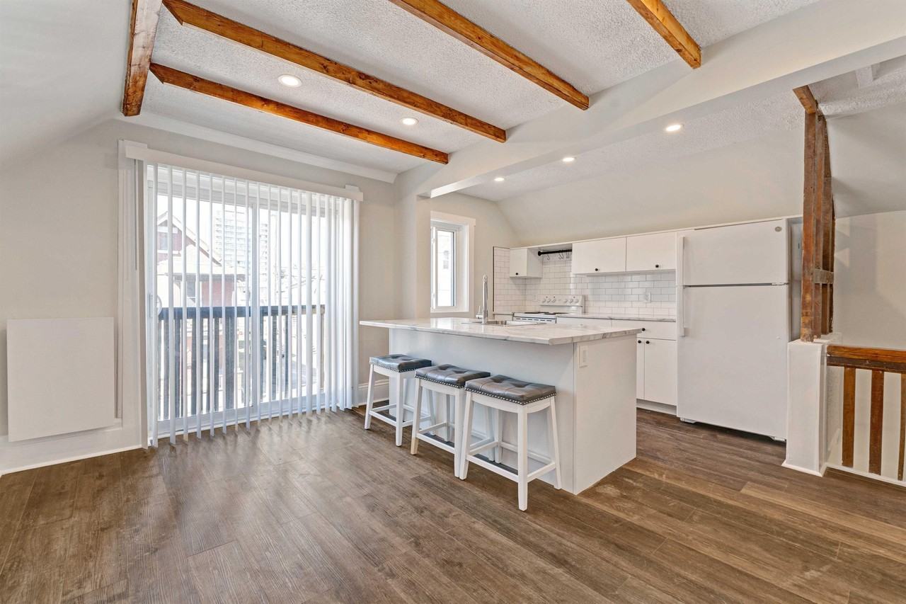 137 Carruthers Ave - Photo 3 of 10