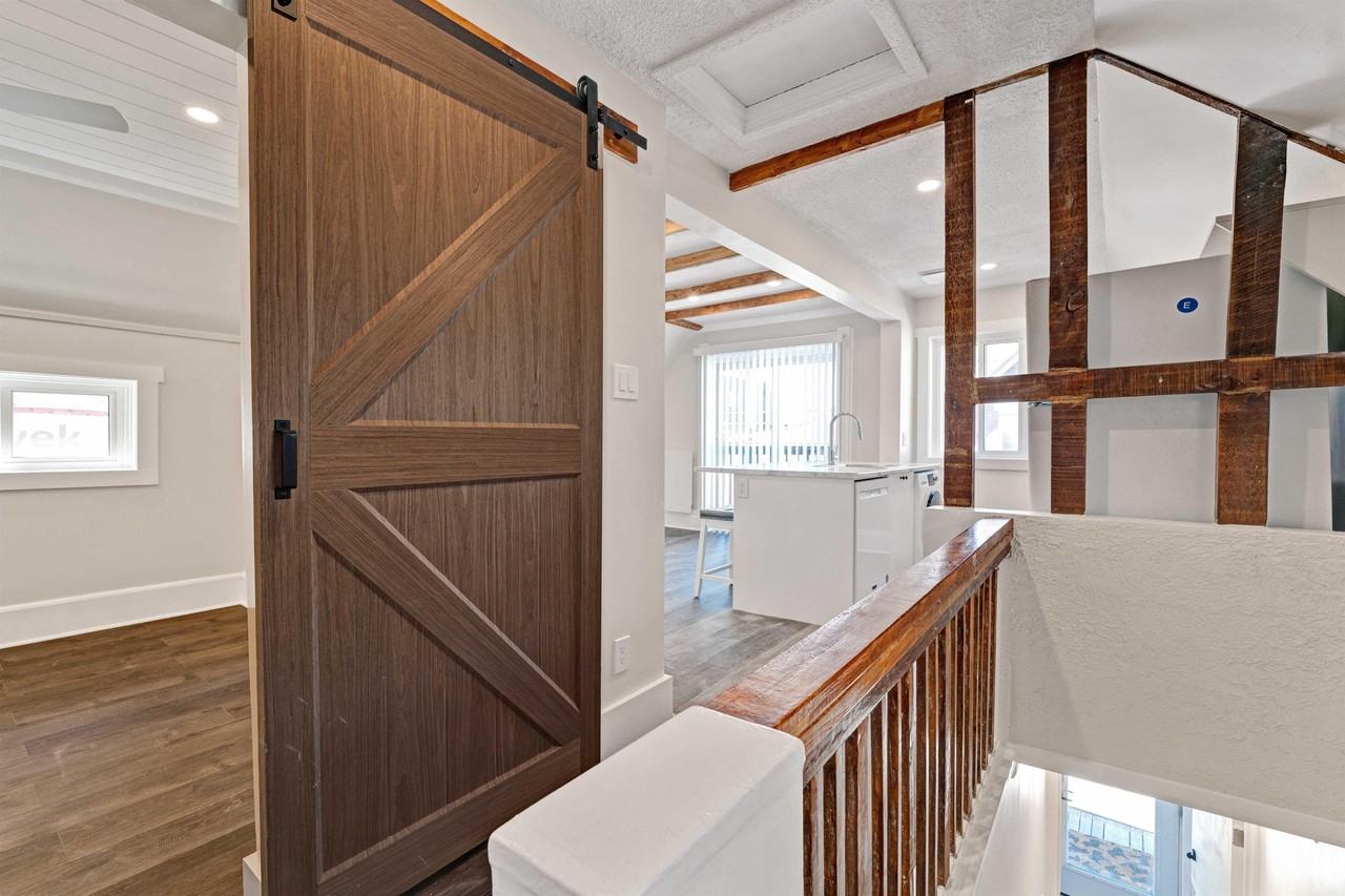 137 Carruthers Ave - Photo 6 of 10