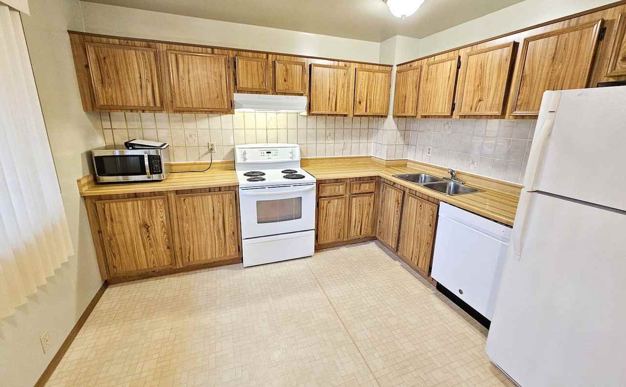 3141 138 Avenue Northwest, Edmonton, Alberta, Canada, T5Y 1R1 - Photo 2 of 17