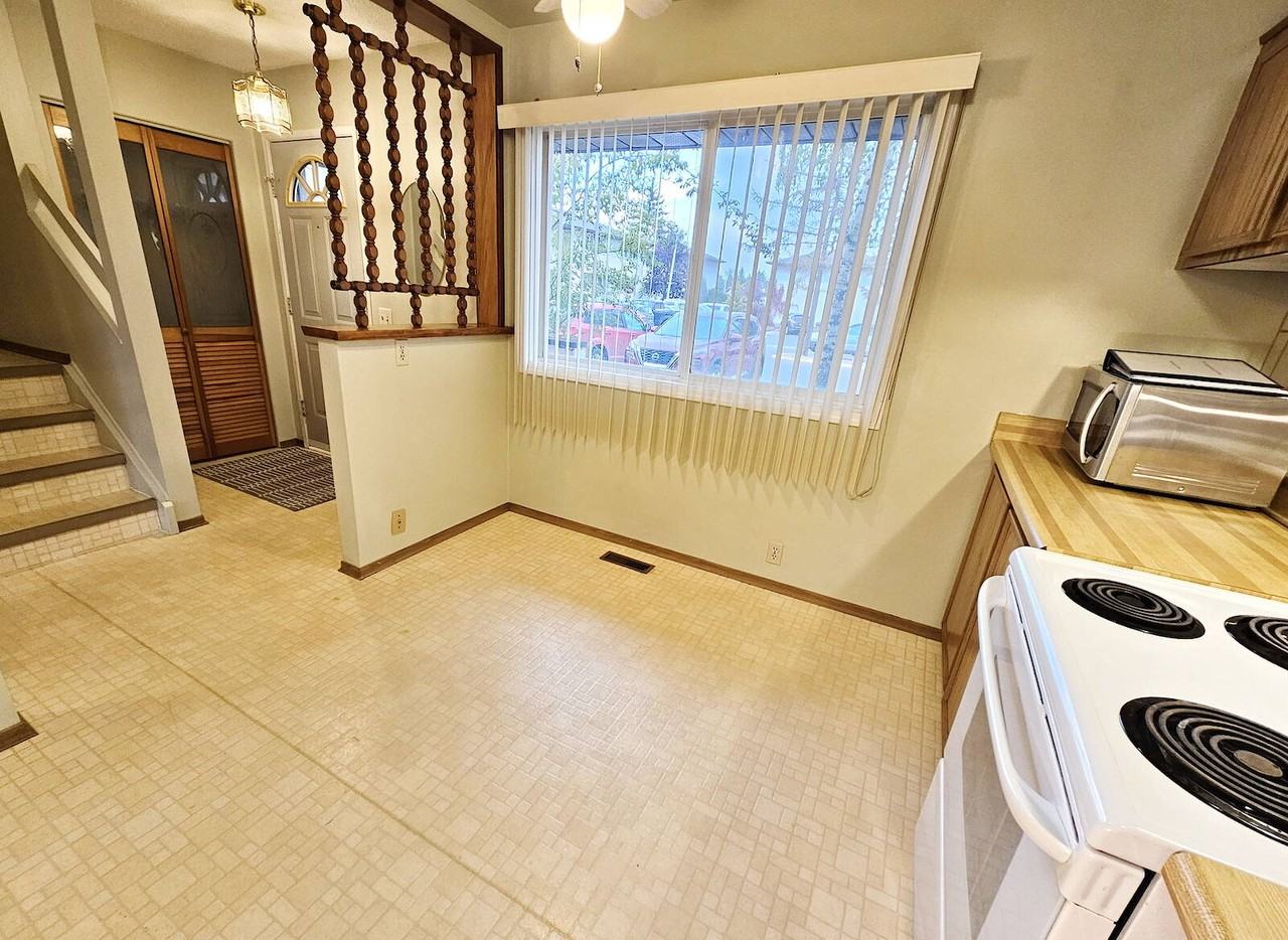 3141 138 Avenue Northwest, Edmonton, Alberta, Canada, T5Y 1R1 - Photo 3 of 17