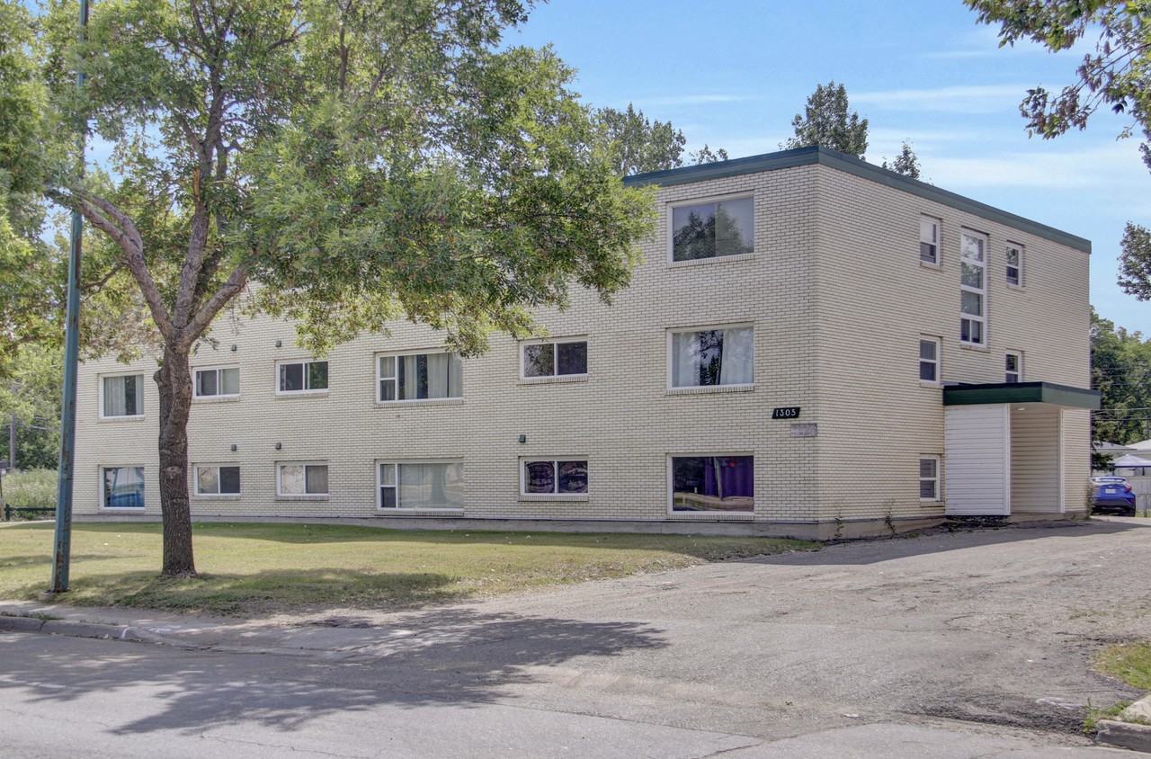 1305 23rd Ave - Photo 2 of 6