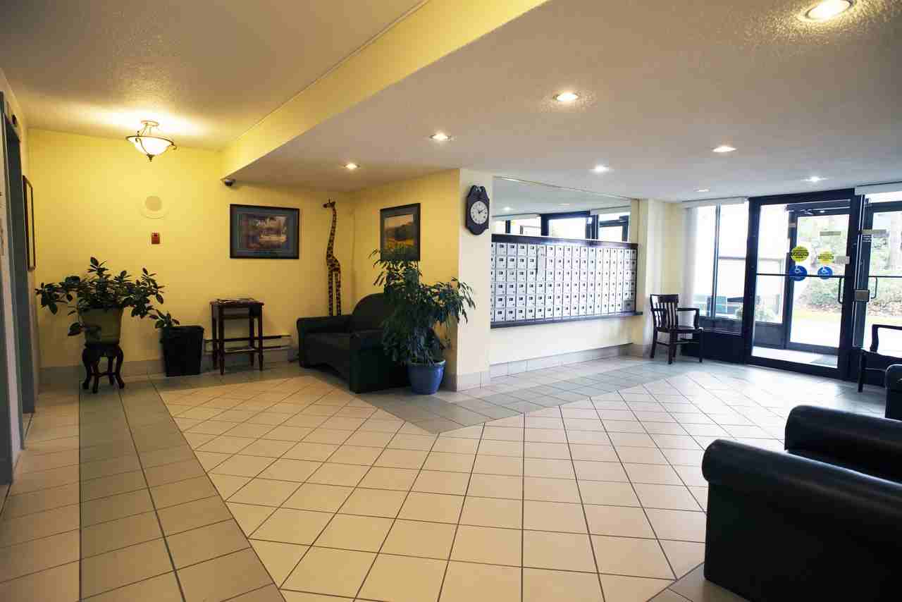 421 Sheridan St - Photo 3 of 23