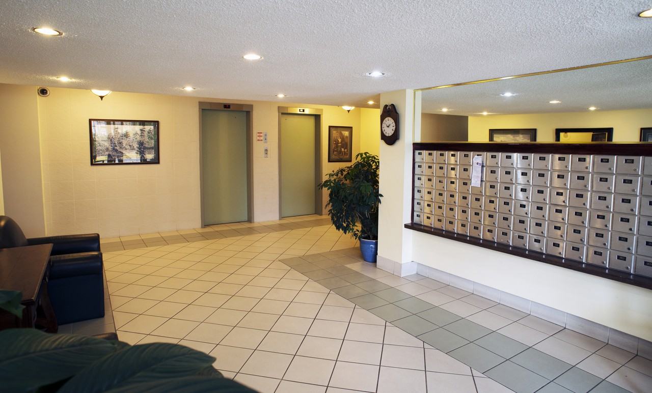 421 Sheridan St - Photo 4 of 23