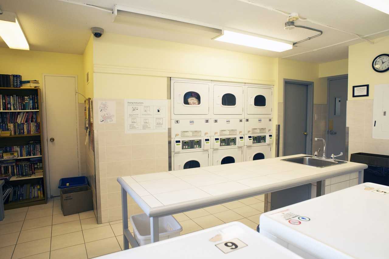 421 Sheridan St - Photo 5 of 23