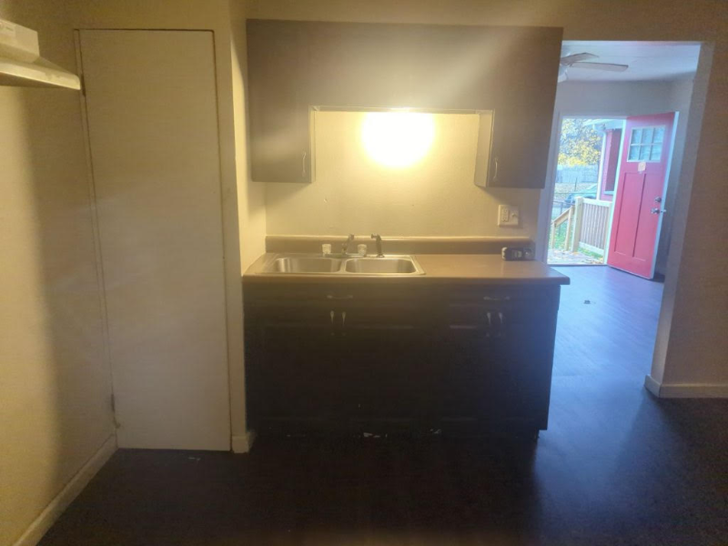 912 Willow Ave - Photo 2 of 10