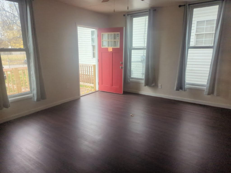 912 Willow Ave - Photo 7 of 10