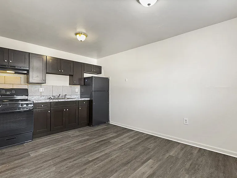 921 W Spencer Ave #10 - Photo 2 of 12