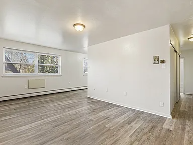 921 W Spencer Ave #10 - Photo 7 of 12