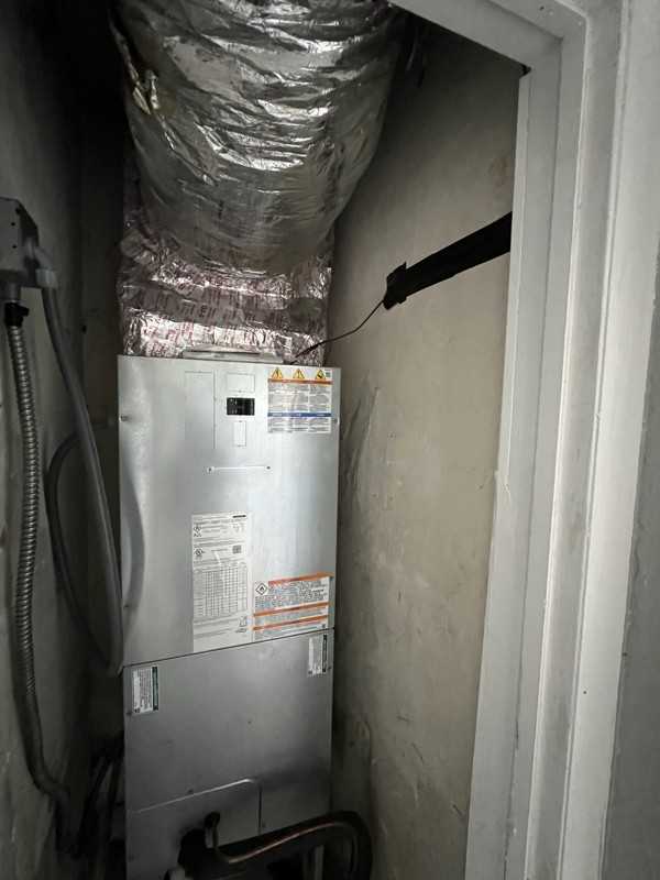 2401 Nw 7th St - Photo 5 of 7