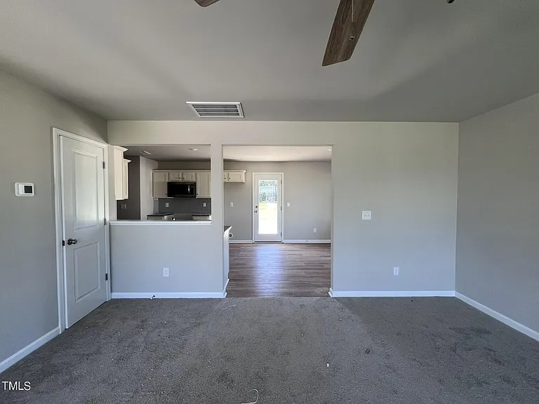 218 Lotus Ave - Photo 7 of 20