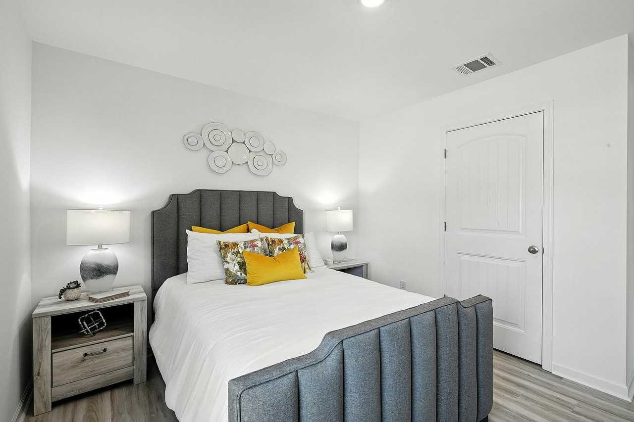 Villas at Oak Bend - Home Rentals - Photo 4 of 20