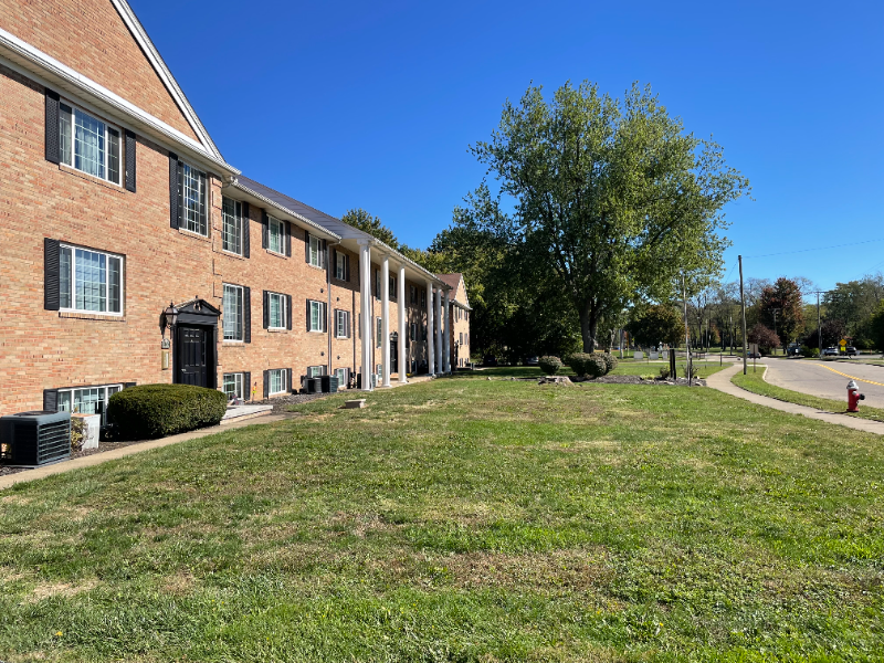 1105 W Maple St #1105-5 - Photo 2 of 15