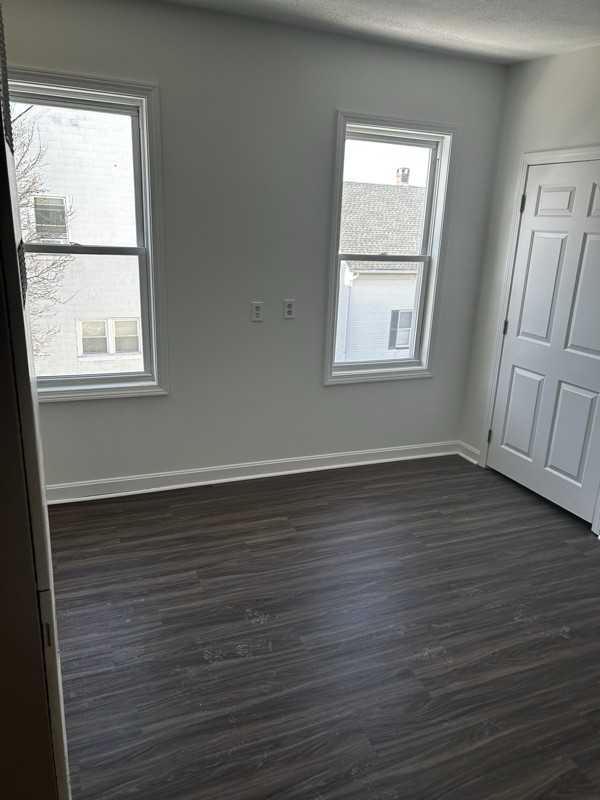 533 Middle St #3 - Photo 4 of 15