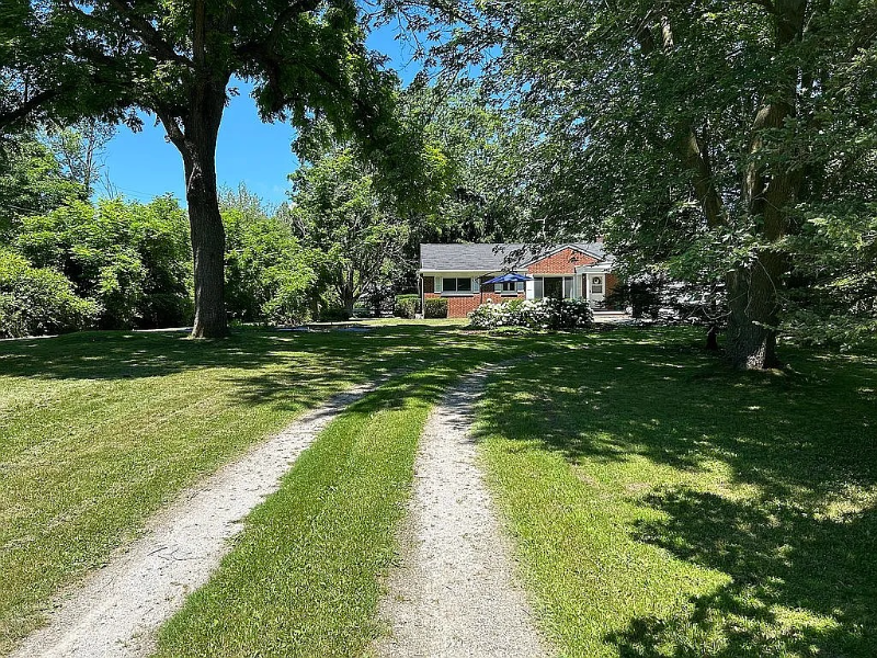 8701 Brookville Rd - Photo 2 of 21