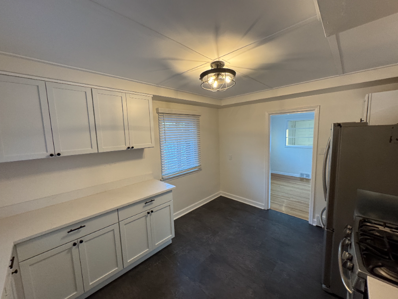 8701 Brookville Rd - Photo 6 of 21