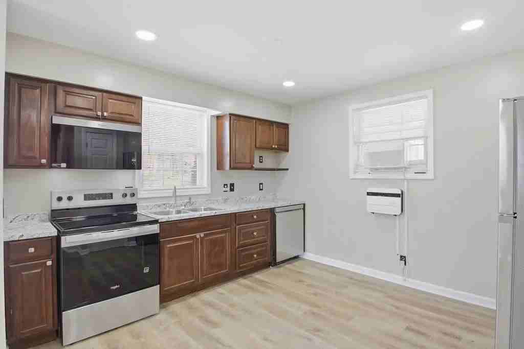 2741 Jones Ave #B - Photo 3 of 17