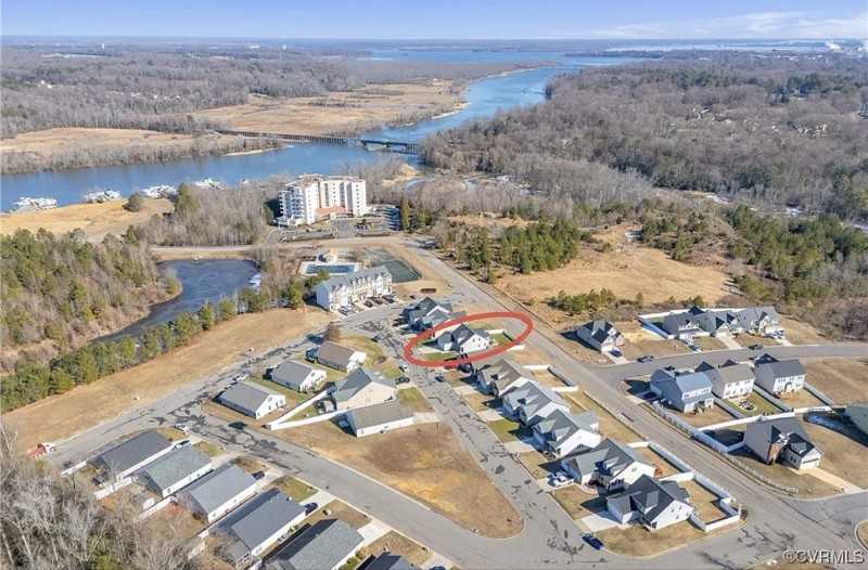 3913 Lighthouse Ln - Photo 4 of 27