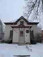 featured image of 811 Center St