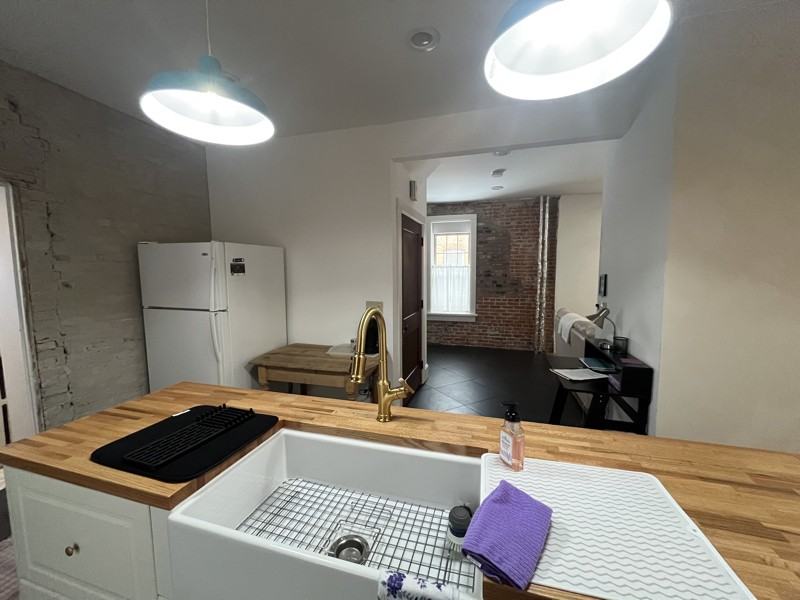 811 Center St - Photo 3 of 18