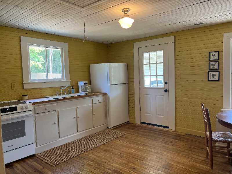 614 Holt St - Photo 7 of 11