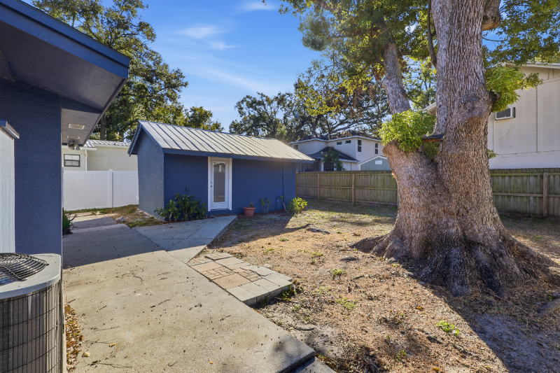 118 W Sligh Ave - Photo 2 of 12