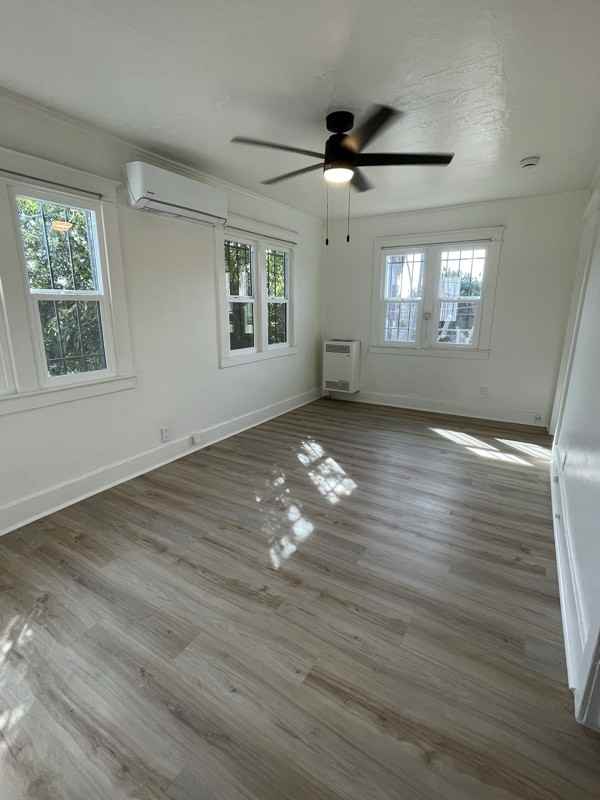 515 N Burlington Ave - Photo 7 of 20