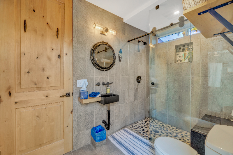 1686 Neptune Ave - Photo 5 of 20