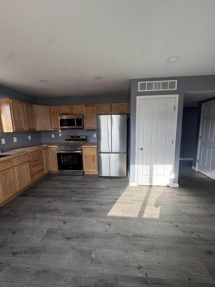 223 Elm St - Photo 3 of 19