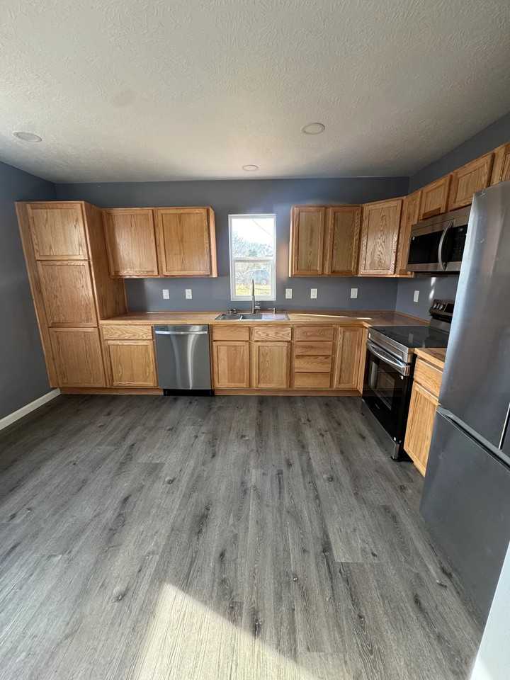 223 Elm St - Photo 4 of 19