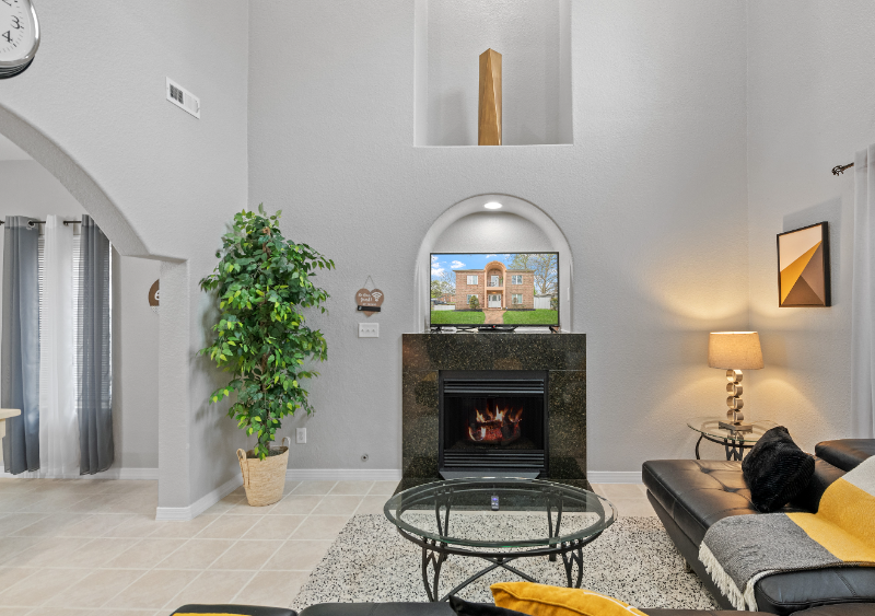 1401 W 40th St - Photo 5 of 6