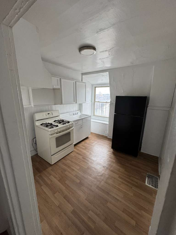 308 Bessemer Ave #3 - Photo 4 of 16