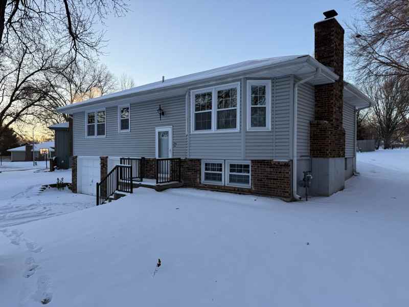 2916 Iva Dr - Photo 3 of 20