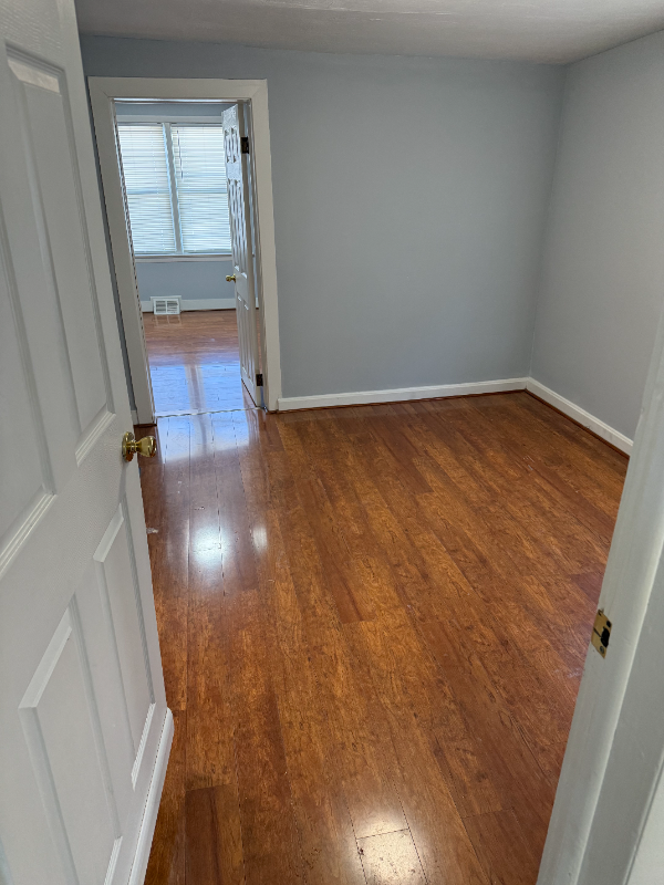 506 Broad St - Photo 7 of 12