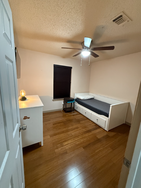 6305 Courtside Dr - Photo 2 of 7