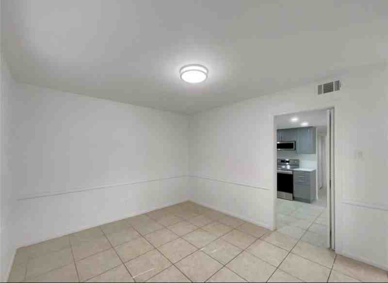 2805 Cambridge Ln - Photo 6 of 20