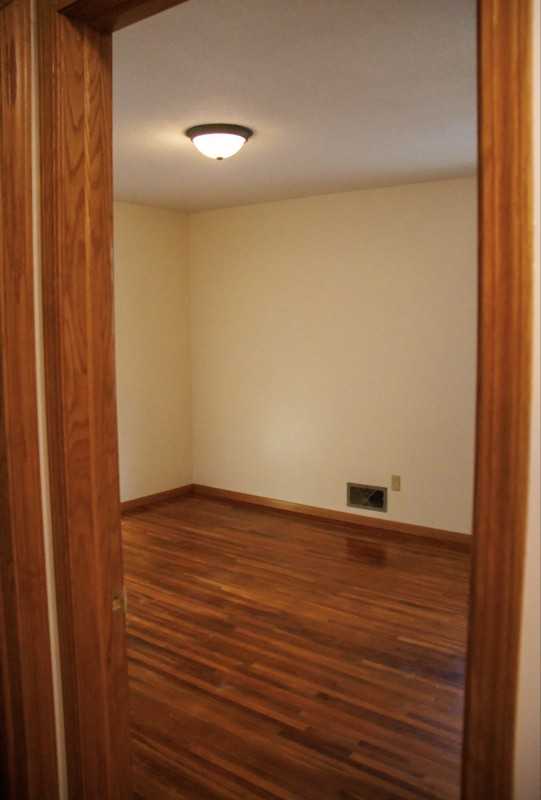 1932 Carnelian Ln - Photo 3 of 11