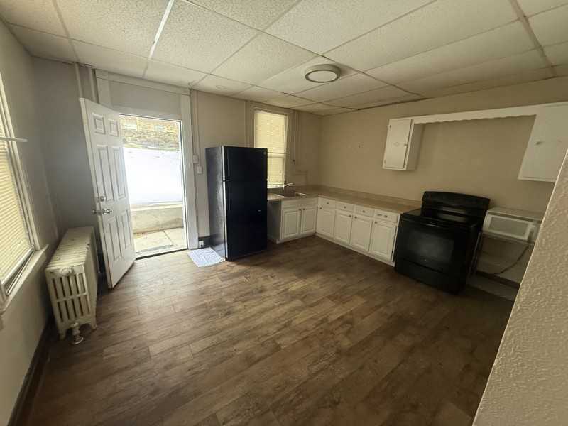 120 N 3rd St #B - Photo 2 of 9