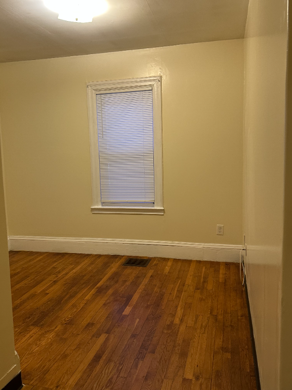 19 Rockwell St #1 - Photo 4 of 6