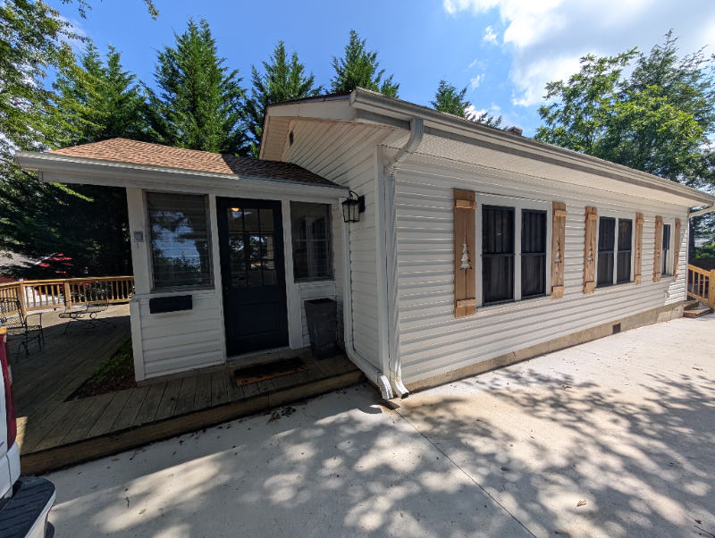 604 Yarborough St - Photo 2 of 20