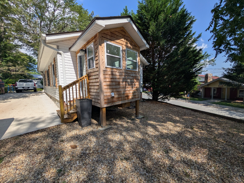 604 Yarborough St - Photo 4 of 20