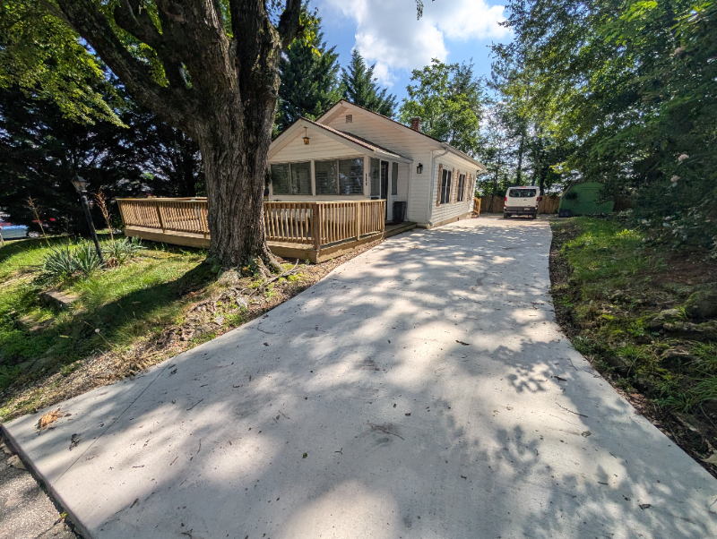 604 Yarborough St - Photo 6 of 20