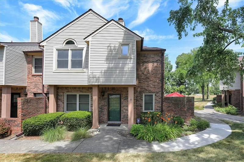 9572 Maple Way - Photo 2 of 12