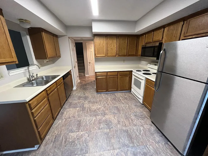 9572 Maple Way - Photo 4 of 12