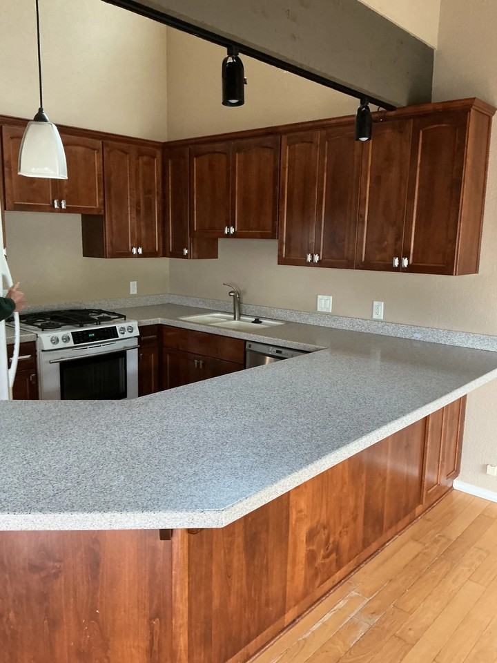 425 Nw Spencer Ave - Photo 2 of 13